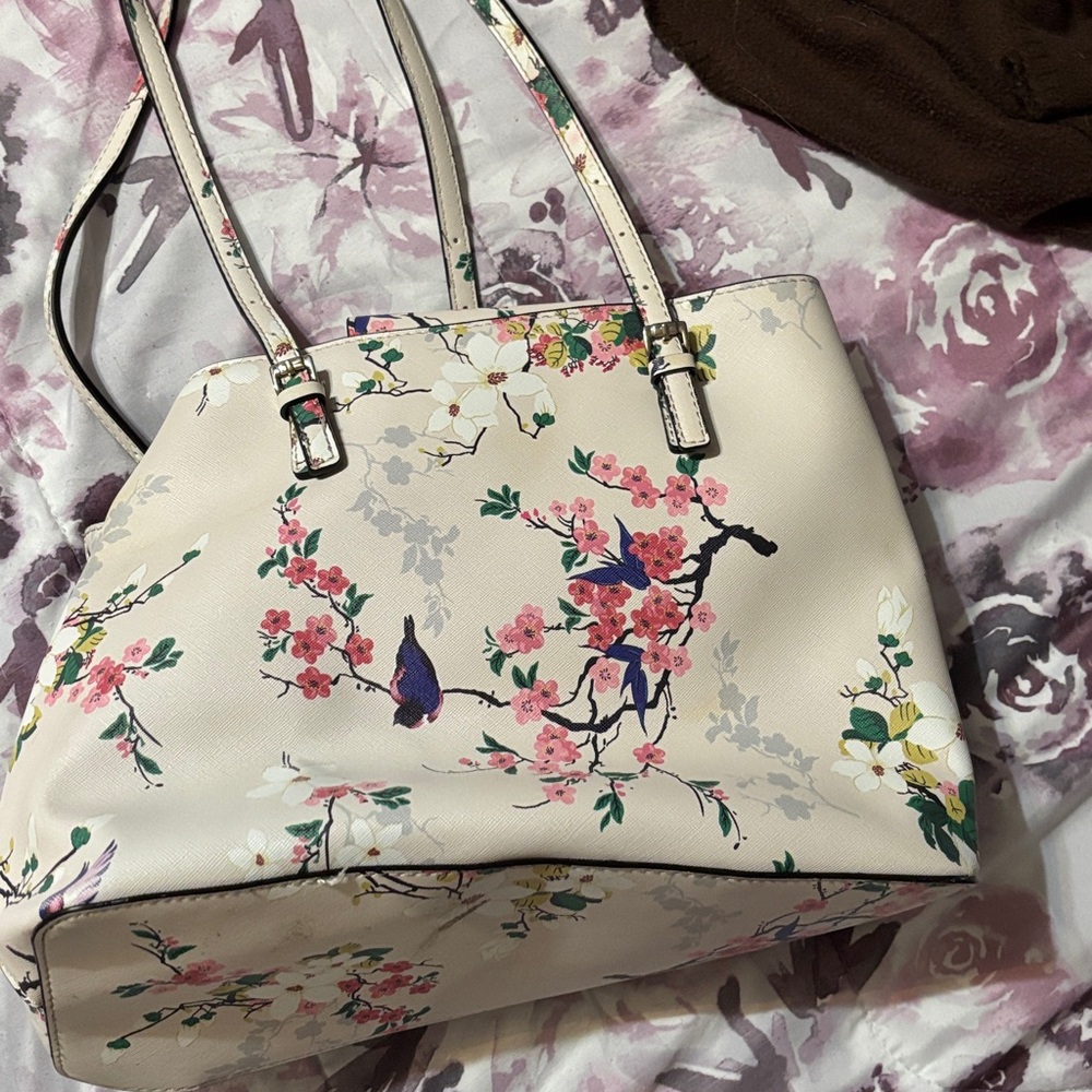 GUESS Floral Cream Tote Bag - Picture 3 of 3